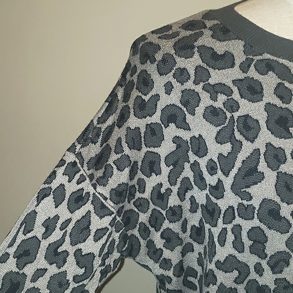 Isaac Mizrahi Crew Neck Leopard Print Ribbed Pullover Knit Sweater Gray Black XL - Picture 9 of 16